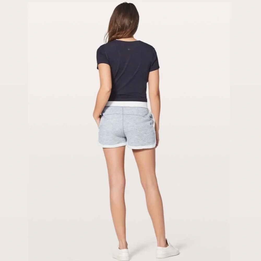 Lululemon Cool & Collected Short 2.5